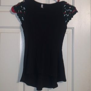 Pitaya black top with crochet short sleeves